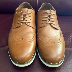 Size 11 Men’s wingtip Oxford lace up dress/casual shoe
